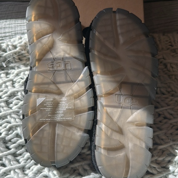 NWT no box Ugg platforms 8 has tag on bottom - Picture 6 of 7